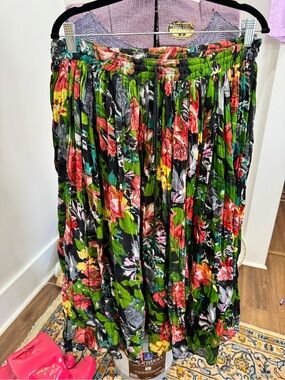 Vintage Black Floral Pleated Midi Skirt with Green and Red Blooms